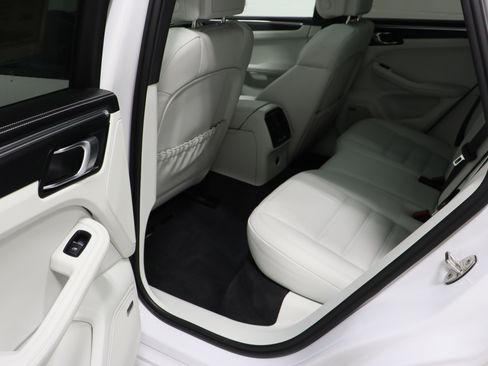 Used 2024 Porsche Macan GTS image 30