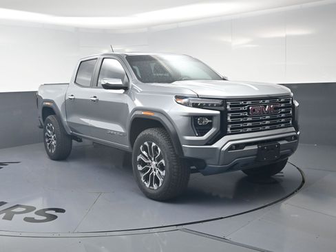 Used 2025 GMC Canyon Denali AWD/4WD image 3