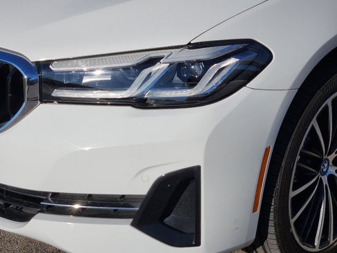 Used 2023 BMW 530e xDrive image 9