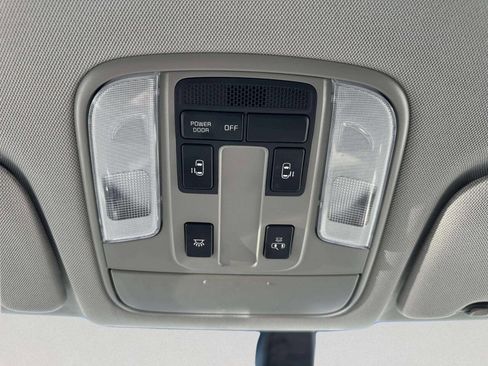 Used 2017 Kia Sedona LX w/ LX Essentials Premium Package FWD image 37