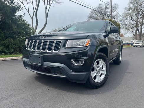 Used 2016 Jeep Grand Cherokee Laredo image 2