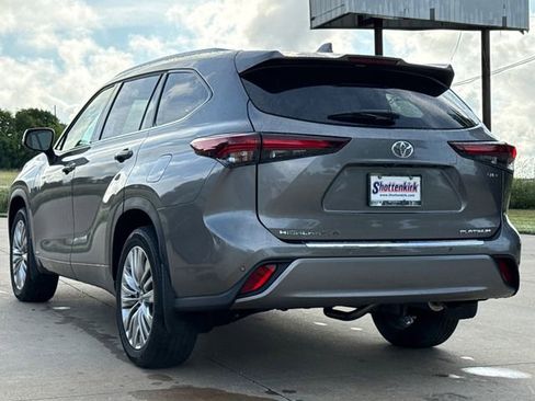 New 2026 Toyota Highlander Platinum AWD/4WD image 6