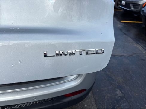 Used 2025 Jeep Compass Limited image 14