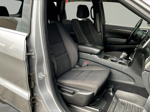 Used 2020 Jeep Grand Cherokee Laredo AWD/4WD image 28