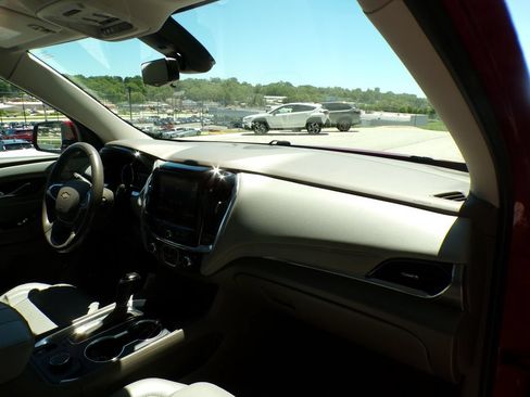 Used 2020 Chevrolet Traverse Premier AWD/4WD image 14