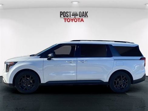 Used 2025 Kia Carnival SX w/ SX Dark Edition Package image 4