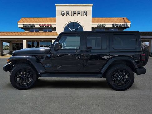 Used 2025 Jeep Wrangler Unlimited Sahara image 10