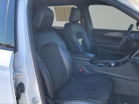 Used 2025 Jeep Grand Cherokee L Altitude image 7