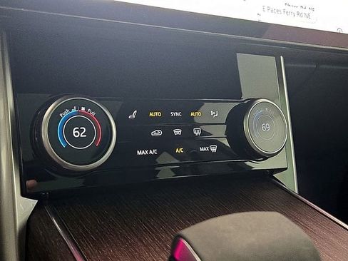 Used 2023 Land Rover Range Rover SE image 17