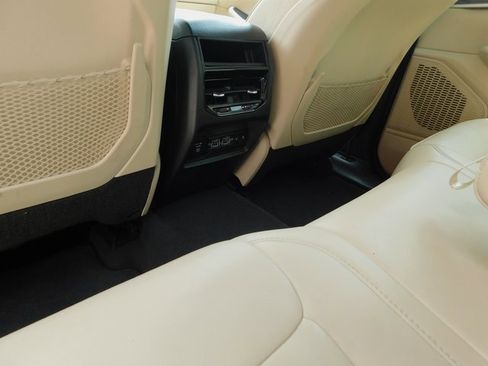 Used 2023 Jeep Grand Cherokee Limited image 9