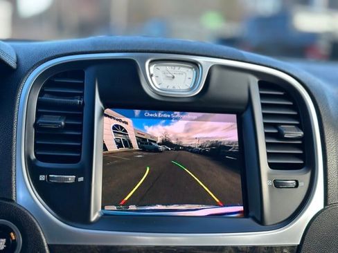 Used 2018 Chrysler 300 Limited w/ Safetytec Plus Group image 15