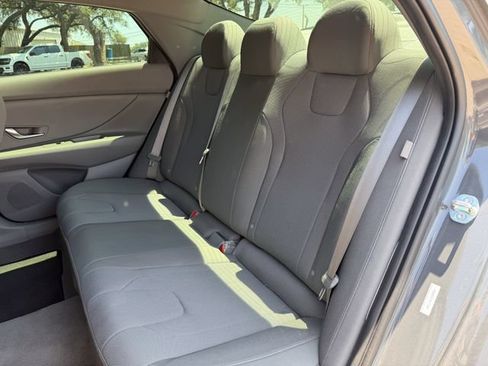 Used 2025 Hyundai Elantra SE FWD image 17
