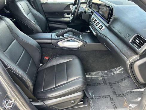 Used 2023 Mercedes-Benz GLS 450 4MATIC image 9