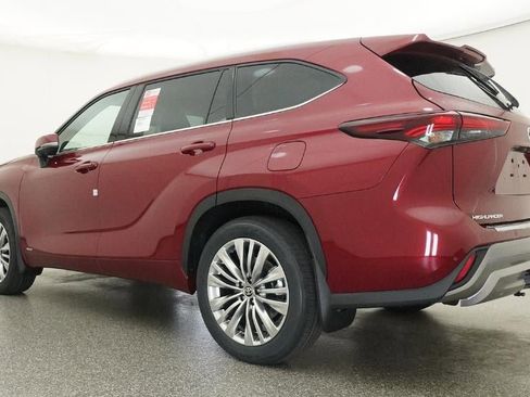 New 2026 Toyota Highlander Platinum image 21