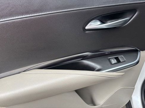 Used 2019 Cadillac XT4 Luxury w/ Cold Weather Package FWD image 31