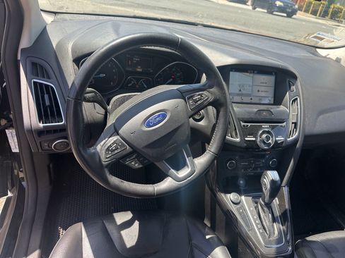 Used 2017 Ford Focus Titanium FWD image 9