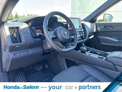 Used 2025 Nissan Pathfinder Rock Creek AWD/4WD image 2