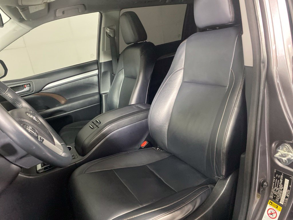 Used 2015 Toyota Highlander XLE AWD/4WD image 12