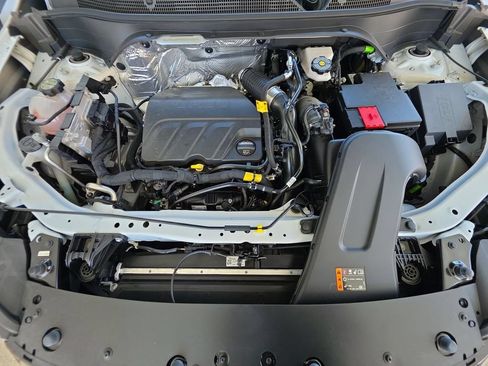 Used 2025 Chevrolet Trax RS FWD image 30