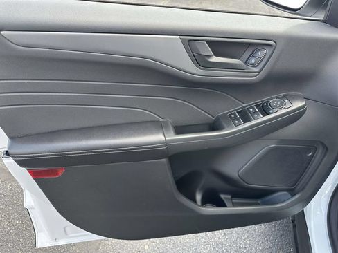 Used 2023 Ford Escape Active w/ Tech Pack #1 AWD/4WD image 9