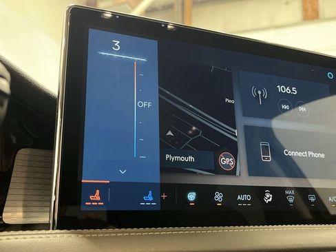 Used 2024 Lincoln Corsair Grand Touring w/ Equipment Group 301A image 8