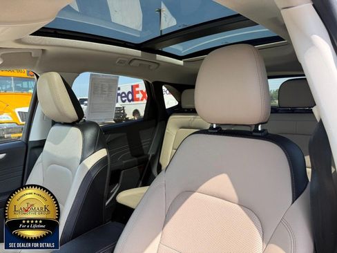 Used 2022 Ford Escape SEL FWD image 9