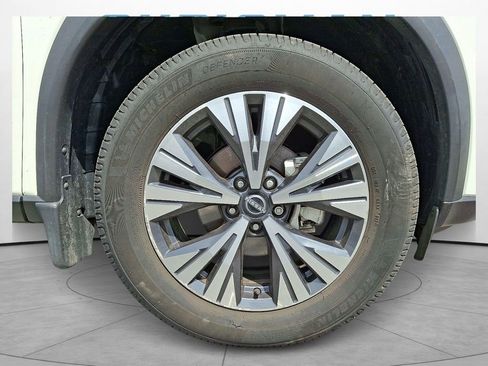 Used 2023 Nissan Rogue SV w/ SV Premium Package image 7