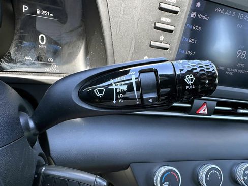 Used 2023 Hyundai Elantra SE FWD image 19