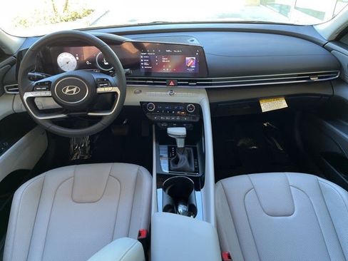 New 2025 Hyundai Elantra Limited image 16