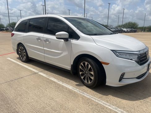 Used 2023 Honda Odyssey EX-L image 2