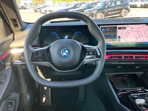 Used 2024 BMW i5 eDrive40i w/ Premium Package image 8