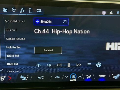 Used 2025 Chevrolet Traverse LT image 14