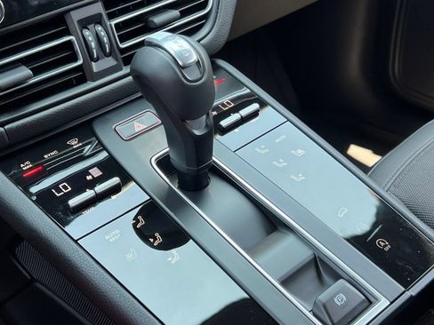 Certified 2026 Porsche Macan AWD/4WD image 32