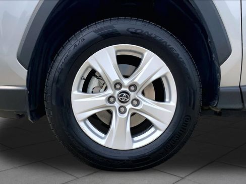 Used 2019 Toyota RAV4 XLE AWD/4WD image 11