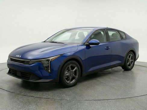 Used 2025 Kia K4 LXS image 3