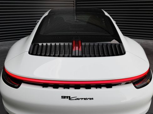 Certified 2022 Porsche 911 Carrera w/ Premium Package RWD image 29