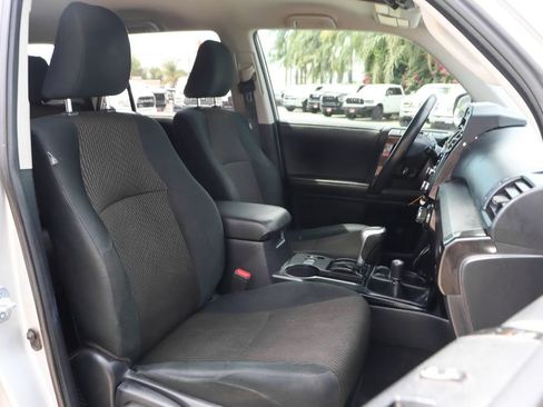 Used 2020 Toyota 4Runner TRD Off-Road AWD/4WD image 41
