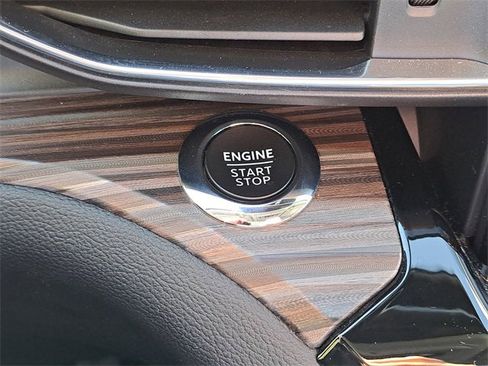 Used 2023 Ford Explorer Limited w/ Limited Technology Package image 19