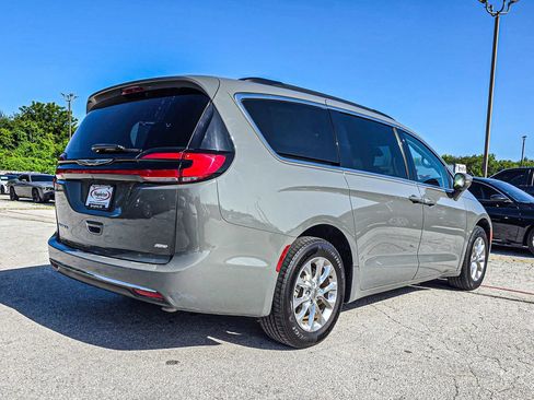 Used 2022 Chrysler Pacifica Touring-L AWD/4WD image 6