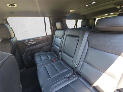 Used 2024 Chevrolet Suburban LS RWD image 18