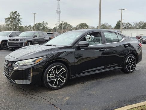 Used 2025 Nissan Sentra SR w/ SR Premium Package image 6