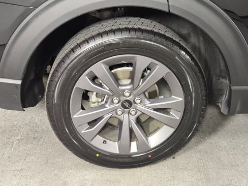 Used 2023 Ford Explorer XLT w/ Equipment Group 202A AWD/4WD image 13