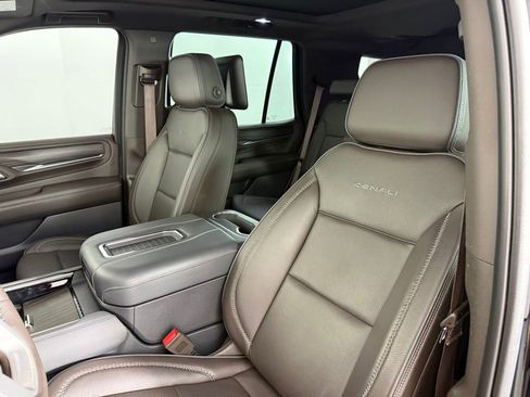 Used 2023 GMC Yukon Denali w/ Denali Reserve Package image 5