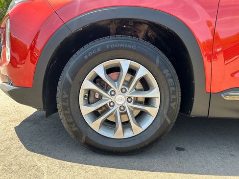 Used 2019 Hyundai Santa Fe SE AWD/4WD image 10