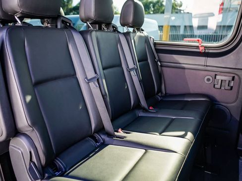 Used 2024 Mercedes-Benz Sprinter 2500 image 19