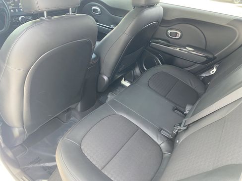 Used 2018 Kia Soul ! FWD image 19