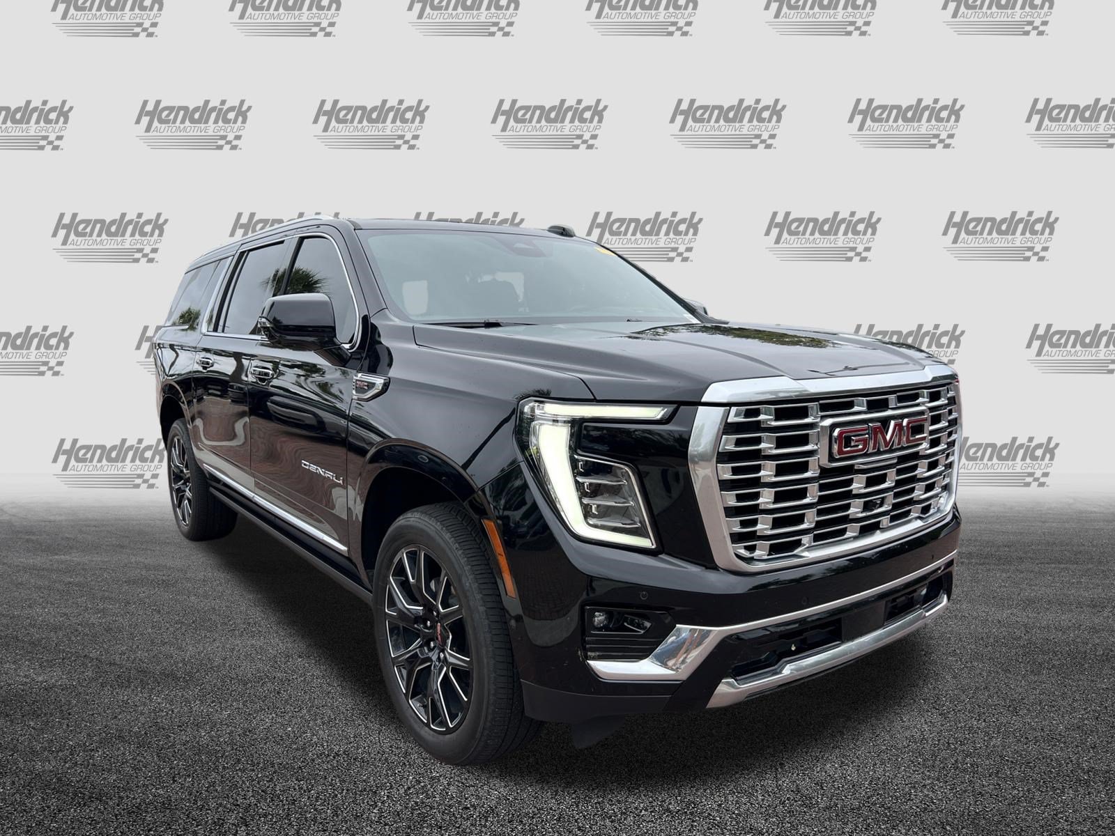 Used 2025 GMC Yukon XL Denali w/ Sun & Power Step Package AWD/4WD image 2
