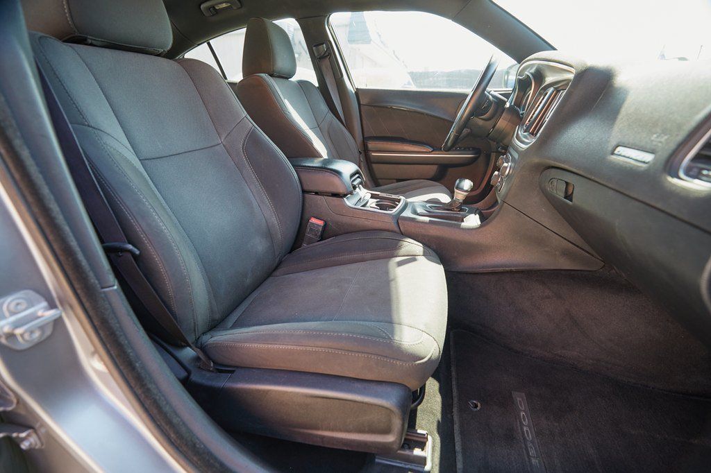 Used 2017 Dodge Charger SXT RWD image 13