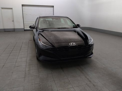 Used 2021 Hyundai Elantra SE FWD image 14