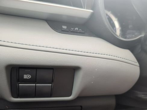 Used 2022 Toyota Highlander L FWD image 28